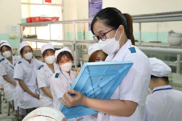 Điều kiện xét tuyển Cao đẳng Điều dưỡng Trường Cao đẳng Y khoa Phạm Ngọc Thạch mới nhất 2025