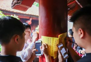 Mẫu bài khấn cầu thi cử đỗ đạt tại nhà đơn giản