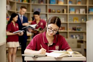 Bài vở cấp 3 có nhiều không?