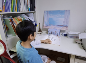 Bài vở tiểu học có gây áp lực không?