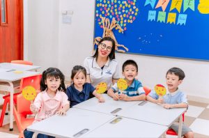 Thầy cô có vai trò là cầu nối giữa gia đình và nhà trường