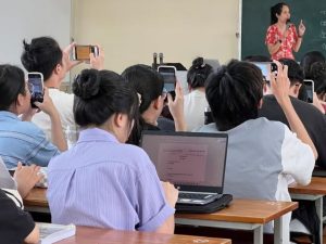 Thực trạng và nguyên nhân sinh viên bị quá tải bài vở