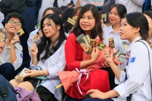 Công ơn thầy cô được thể hiện rõ nét ở vai trò truyền đạt tri thức cho học sinh