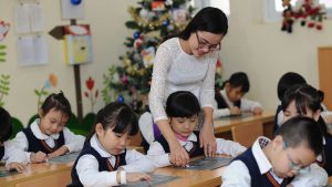 Thầy cô không chỉ truyền đạt kiến thức mà còn định hướng, dẫn dắt học trò trong những năm tháng quan trọng của cuộc đời